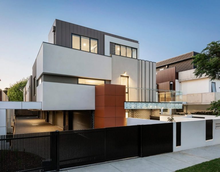 modern-house-facade-2021-08-27-19-27-44-utc