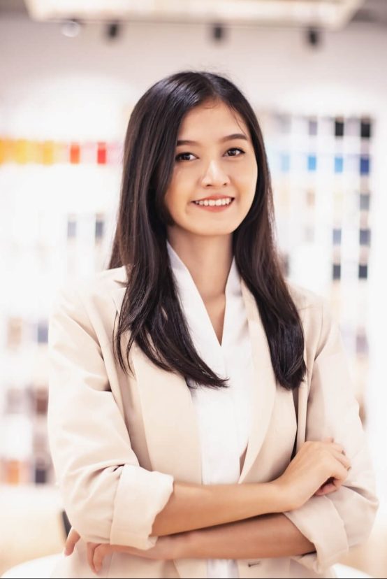 woman-business-2021-11-02-23-27-48-utc