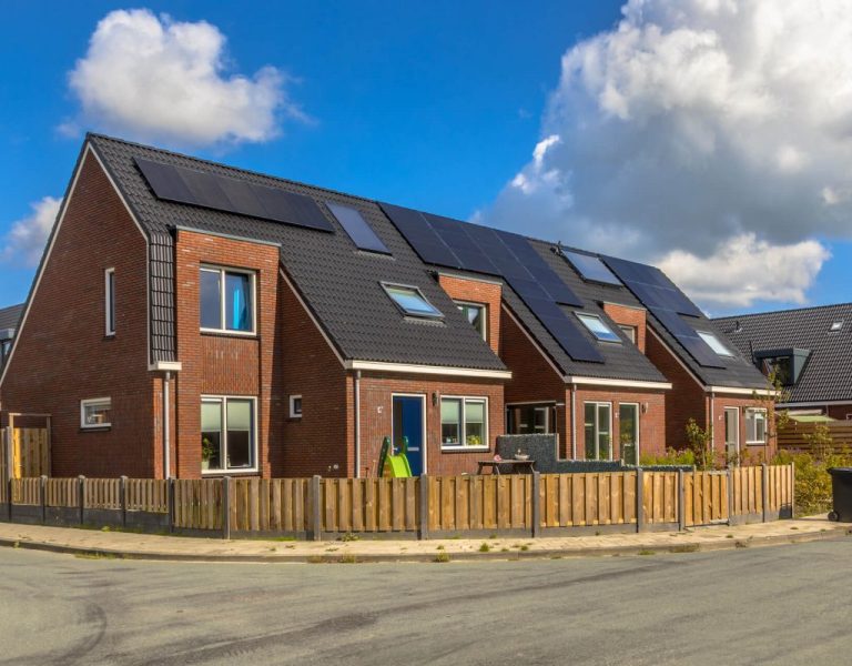 street-modern-houses-2021-08-29-01-00-54-utc